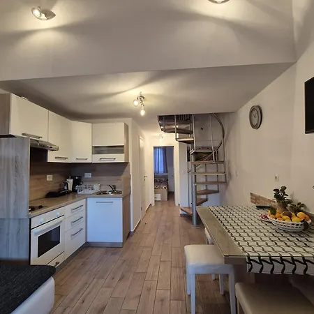 Meghan Apartment Pula